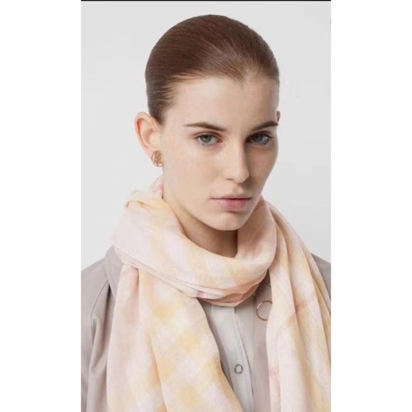 Burberry check scarf - Picture 5 of 7